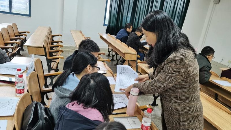 那么，会计老师的教学经验多久才算合适呢？以下是一些衡量标准：